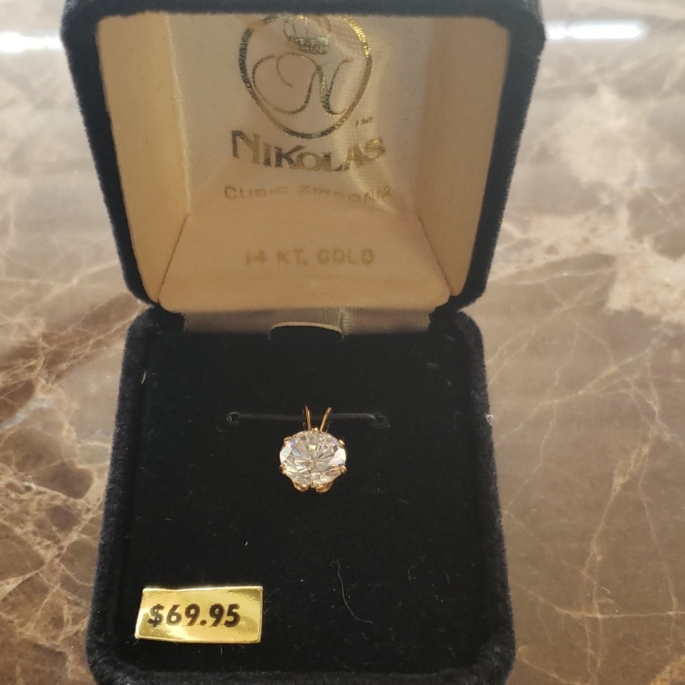 Cubic zirconia yellow gold pendant New in box